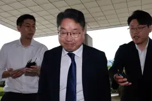 법무 장관 “檢 조직개편안에 협조… 수사권 남용 막을 장치 필요”