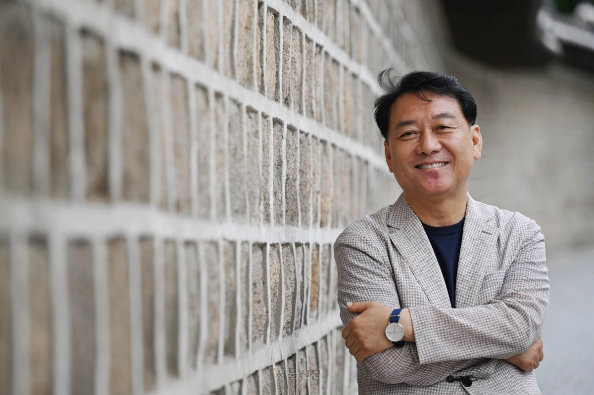 이광재 전 국회 사무총장은 지난달 27일 인터뷰에서 “한국은 혁신경제에 필요한 원천 기술이 거의 없는 만큼 세계적 기업에 대한 인수합병(M&amp;A)에 보다 적극적으로 뛰어들어 기회를 얻어야 한다”면서 “다국적 기업의 아시아본부 등을 서울에 유치해야 한다”고 조언했다. 또 그는 이재명 대통령의 임기가 도널드 트럼프 미국 대통령과 상당히 겹치는 만큼 남북 평화 조성에도 크게 기여할 기회가 올 것이라고 전망했다. 홍윤기 기자