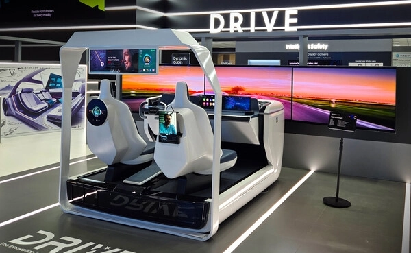 삼성디스플레이가 8일 독일 뮌헨 ‘IAA 모빌리티 2025’에서 미래 자율주행차 콘셉트로 새로 선보인 ‘디지털 콕핏’. 삼성디스플레이 제공