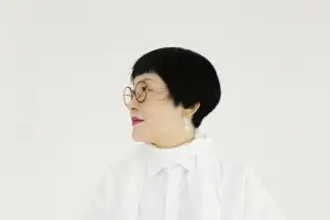 죽음 너머로 밀어붙인 몸의 詩