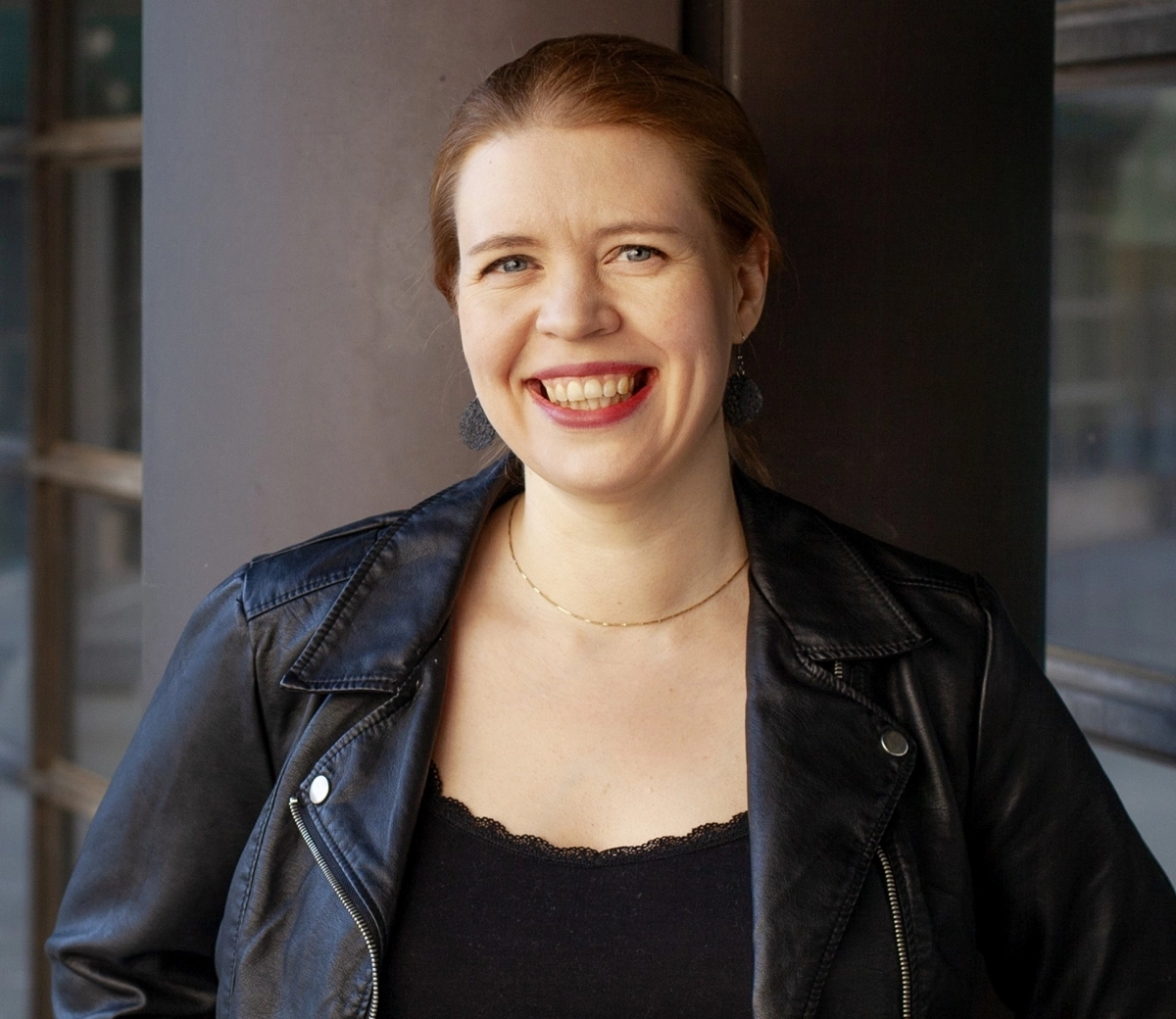 진보정당인 좌파동맹 소속 핀란드 4선 국회의원 안나 콘툴라. 위키피디아