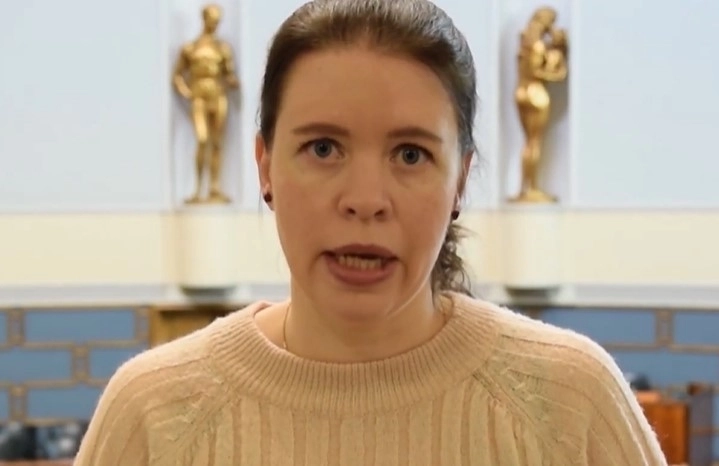 핀란드 좌파동맹 소속 안나 콘툴라 의원이 노동시장에서의 장애인 처우 개선과 관련해 얘기하고 있는 모습. 유튜브 채널 ‘안나 콘툴라’ 캡처