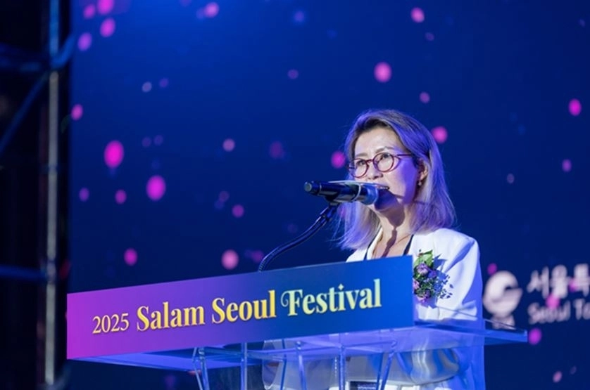 지난 8일 광화문 광장 일대에서 개최한 ‘2025 살람서울 페스티벌(SALAM SEOUL FESTIVAL) 개막식’에 참석해 축사하는 아이수루 의원