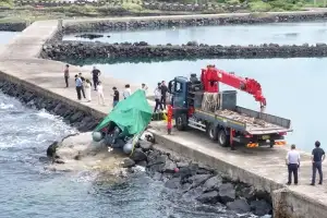 정체불명 고무보트는 中서 밀입국한 배… 붙잡힌 40대 “돈 벌려고…”