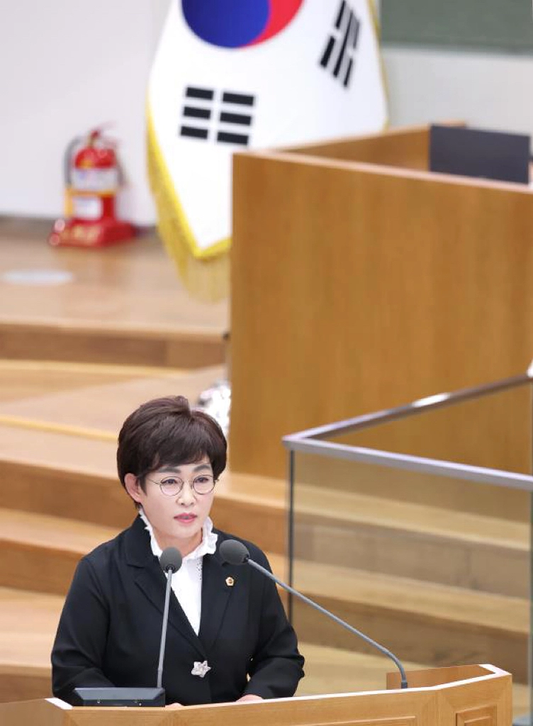 9월 8일 제386회 임시회 제2차 본회의에서 일문일답 도정질문 중인 교육기획위원회 김선희 의원. (사진=경기도의회)