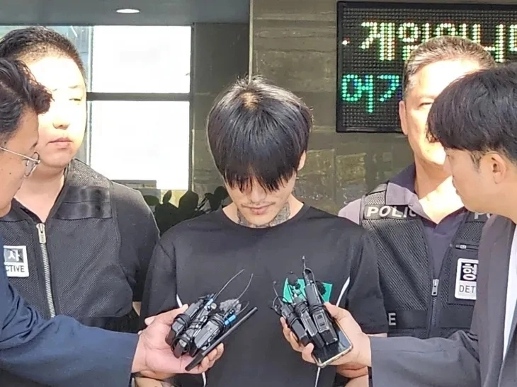 사진은 박대성이 지난해 10월 4일 순천경찰서에서 광주지검 순천지청으로 송치되고 있는 모습.