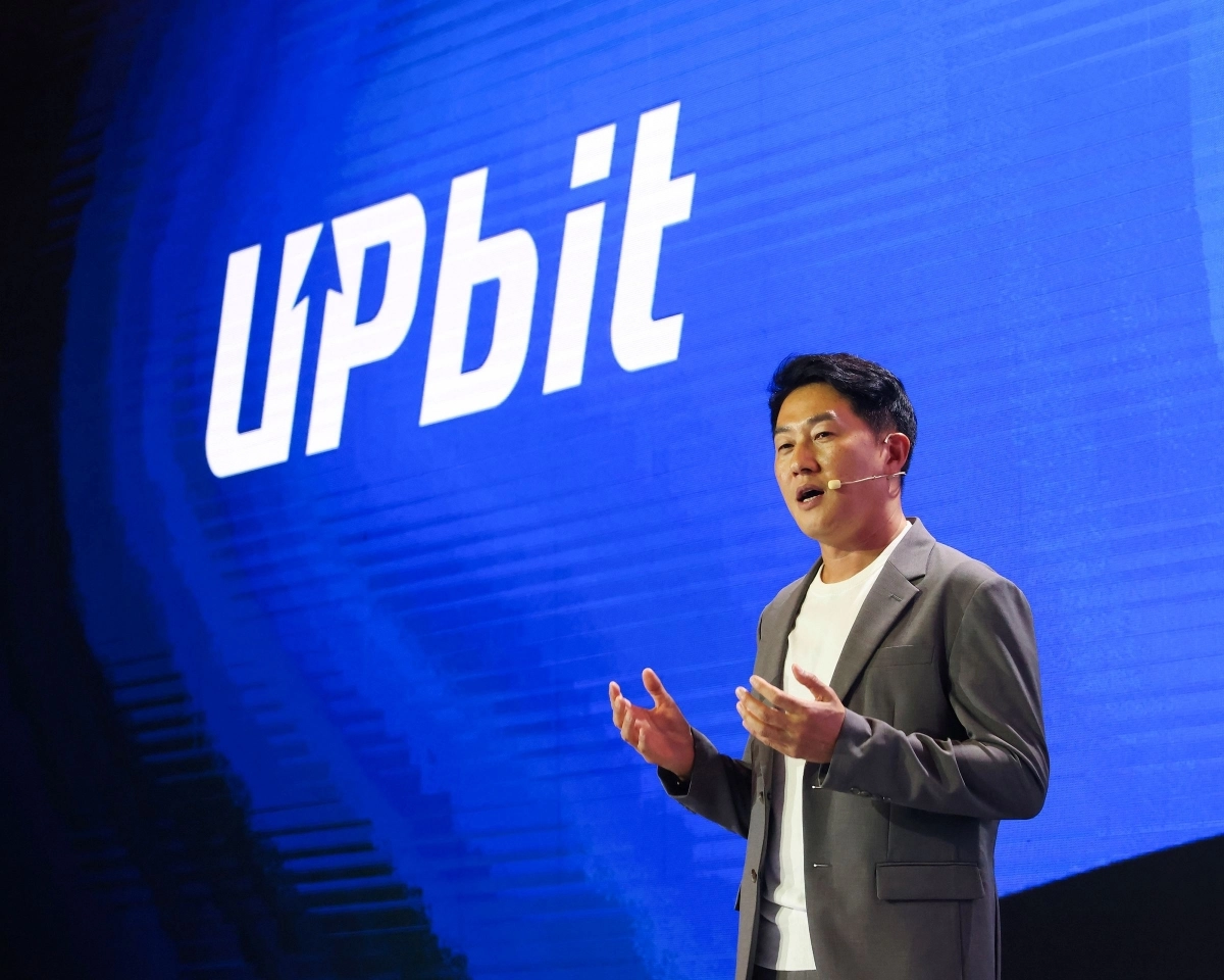 9일 서울 강남구 그랜드 인터컨티넨탈 파르나스에서 열린 ‘업비트 D 컨퍼런스(UDC) 2025’ 오프닝 무대에서 오경석 두나무 대표가  두나무의 비전과 전략을 발표하고 있다. 두나무 제공