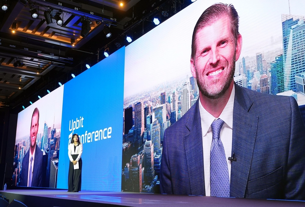 9일 서울 강남구 그랜드 인터컨티넨탈 파르나스에서 열린 ‘업비트 D 컨퍼런스(UDC) 2025’에서 윤선주 두나무 최고브랜드임팩트책임자(CBIO, 왼쪽)가 에릭 트럼프 트럼프 오거니제이션 총괄 부사장과 화상 특별대담을 진행하고 있다. 두나무 제공