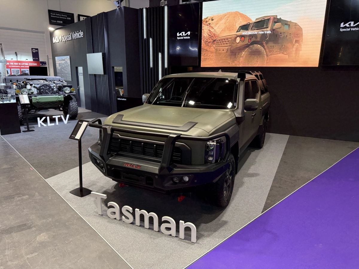 9일 영국 엑셀 런던에서 열린 국제 방위산업 전시회 ‘DSEI UK 2025’에서 선보이는 기아 타스만의 특수목적 파생차량 쇼카. 기아 제공