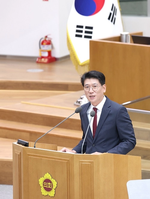 9월 9일 제385회 임시회 본회의에서 5분 자유발언을 하고 있는 여성가족평생교육위원회 김민호 부위원장. (사진=경기도의회)