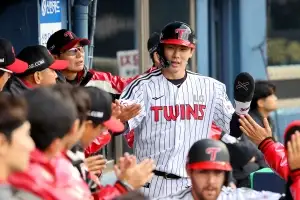‘축제 또 축제’ LG, ‘출루왕’ 홍창기도 복귀 시동…남은 건 필승조 이정용·장현식 반등
