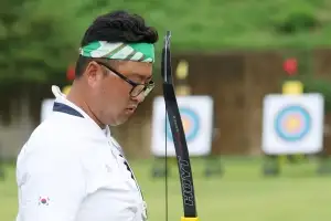 ‘올림픽 양궁 金 5개’ 김우진, 세계 3위 만나 개인전 32강 탈락…김제덕·이우석 16강행