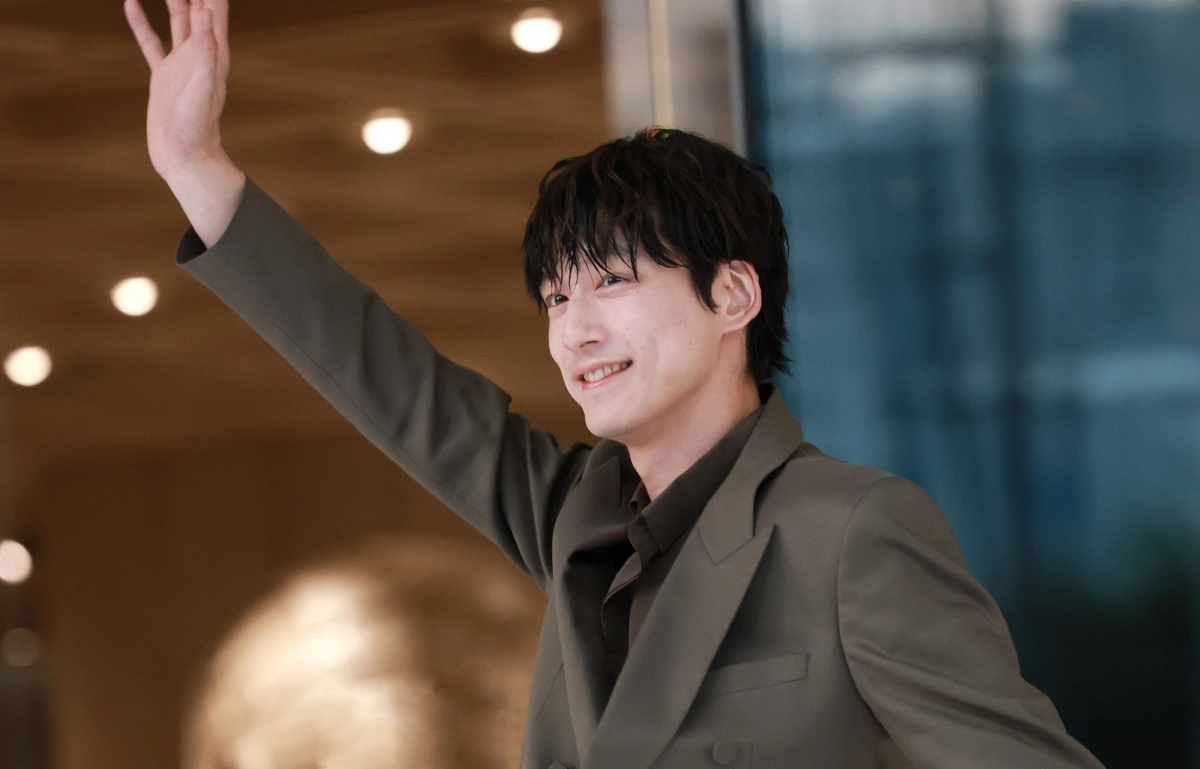 일본 배우 사카구치 켄타로가 3일 오후 서울 성동구 아이아이컴배인드의 신사옥 하우스 노웨어 서울에서 열린 프리 오픈 행사에 참석해 인사를 하고 있다. 2025.9.3 뉴스1