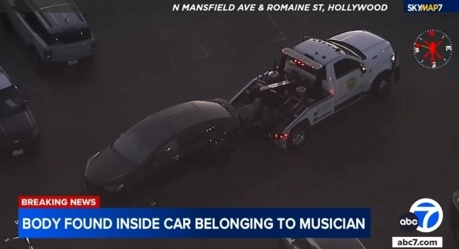 미국의 유명 가수 D4vd(본명 데이비드 앤서니 버크·20) 명의로 등록된 차량에서 부패한 시신이 발견돼 경찰이 수사에 착수했다. abc7 뉴스 화면 캡처