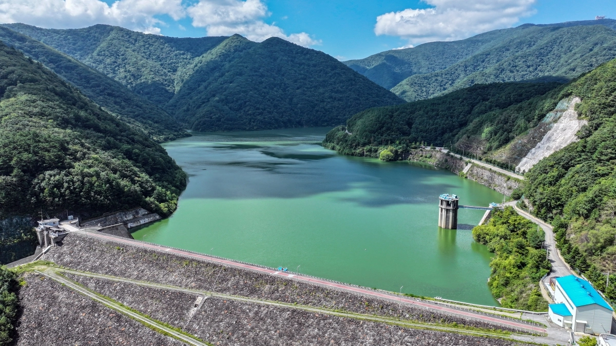 10일 강원 평창군 대관령면 도암댐에 물이 차 있다. 극심한 가뭄을 겪는 강릉시는 이날 생활용수를 확보하기 위해 도암댐 비상방류 계획을 발표했다. 평창 뉴스1