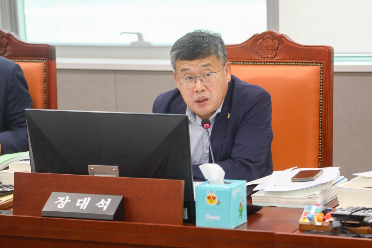 장대석 의원. 제386회 임시회 안전행정위원회 2025년도 제2회 추가경정예산안 심사에서  금고 출연금·이자율 투명 공개 필요성 집중적으로 지적. (사진=경기도의회)
