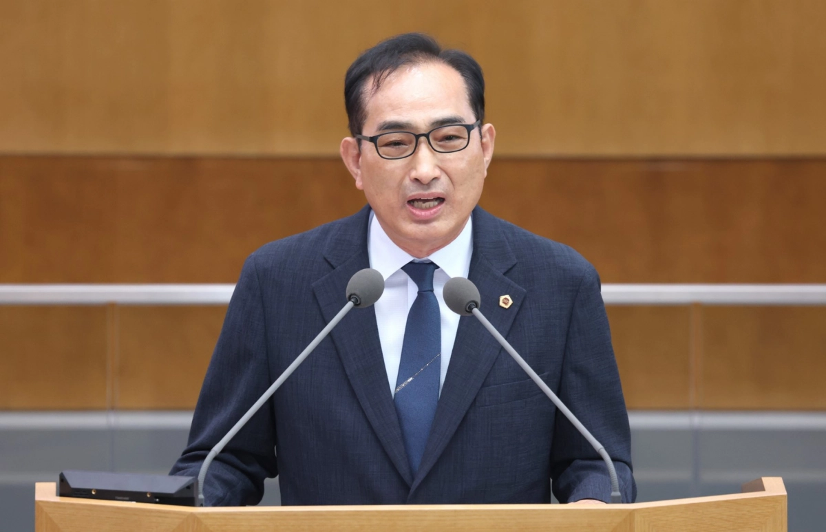 농정해양위원회 김창식 부위원장이 제386회 임시회 본회의 도정질의를 통해 별내에서 의정부로 이어지는 지하철 8호선 연장 사업의 조속한 추진을 촉구하고 있다. (사진=경기도의회)