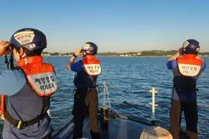 갯벌 고립자에 구명조끼  벗어준 뒤 실종된 해경 심정지 상태로 발견