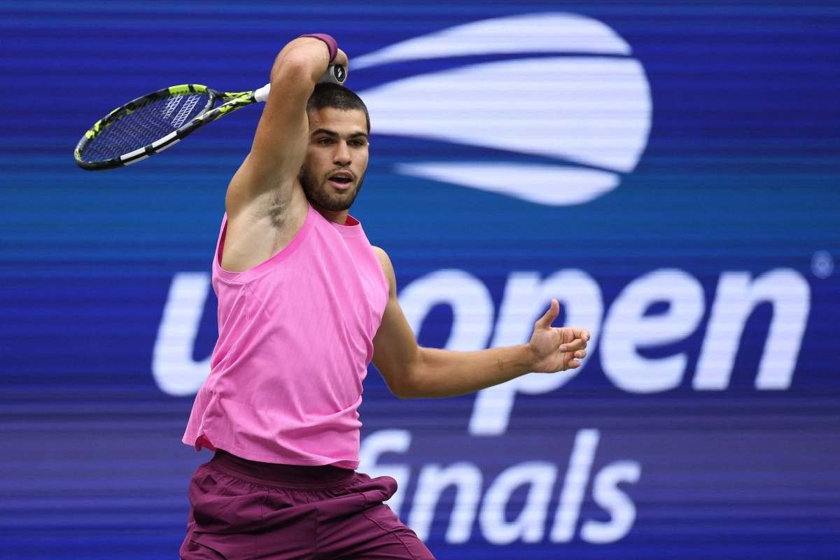 7일(현지시간) 미국 뉴욕 USTA 빌리진킹 내셔널 테니스 센터에서 열린 US오픈 테니스 대회 15일차 남자 단식 결승전에서 스페인의 카를로스 알카라스가 이탈리아의 얀니크 신네르를 상대로 경기를 하고 있다. 2025.9.7 AFP 연합뉴스