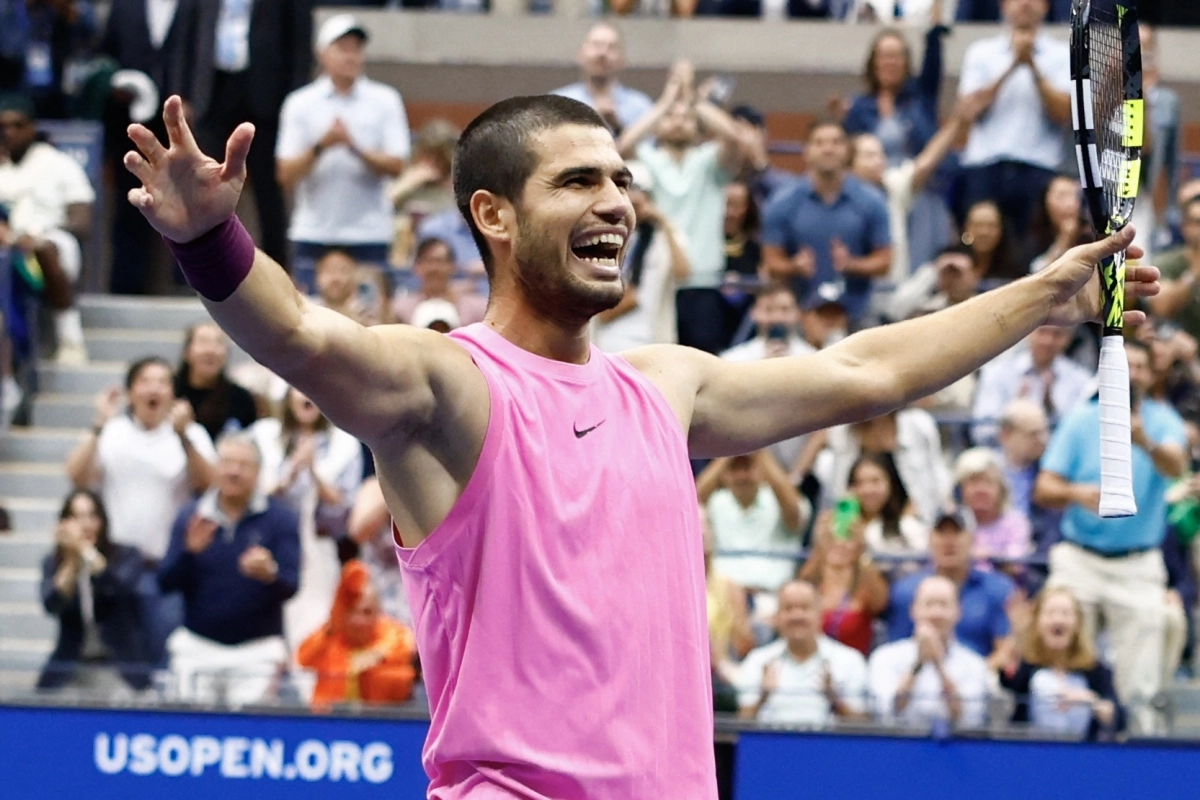7일(현지시간) 미국 뉴욕 USTA 빌리진킹 내셔널 테니스 센터에서 열린 US오픈 테니스 대회 15일차 남자 단식 결승전에서 스페인의 카를로스 알카라스가 이탈리아의 얀니크 신네르를 물리친 후 환호하고 있다. 2025.9.7 AFP 연합뉴스