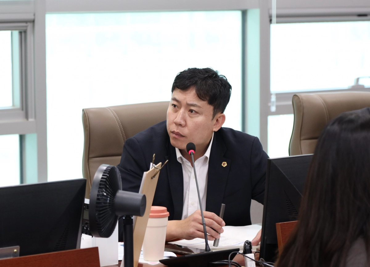교육행정위원회 오세풍 의원이 9월 10일 열린 제386회 임시회 교육행정위원회에서 김포 향산초중통합학교의 누수 문제 거론, 하자 관리 체계 강화 강조. (사진=경기도의회)
