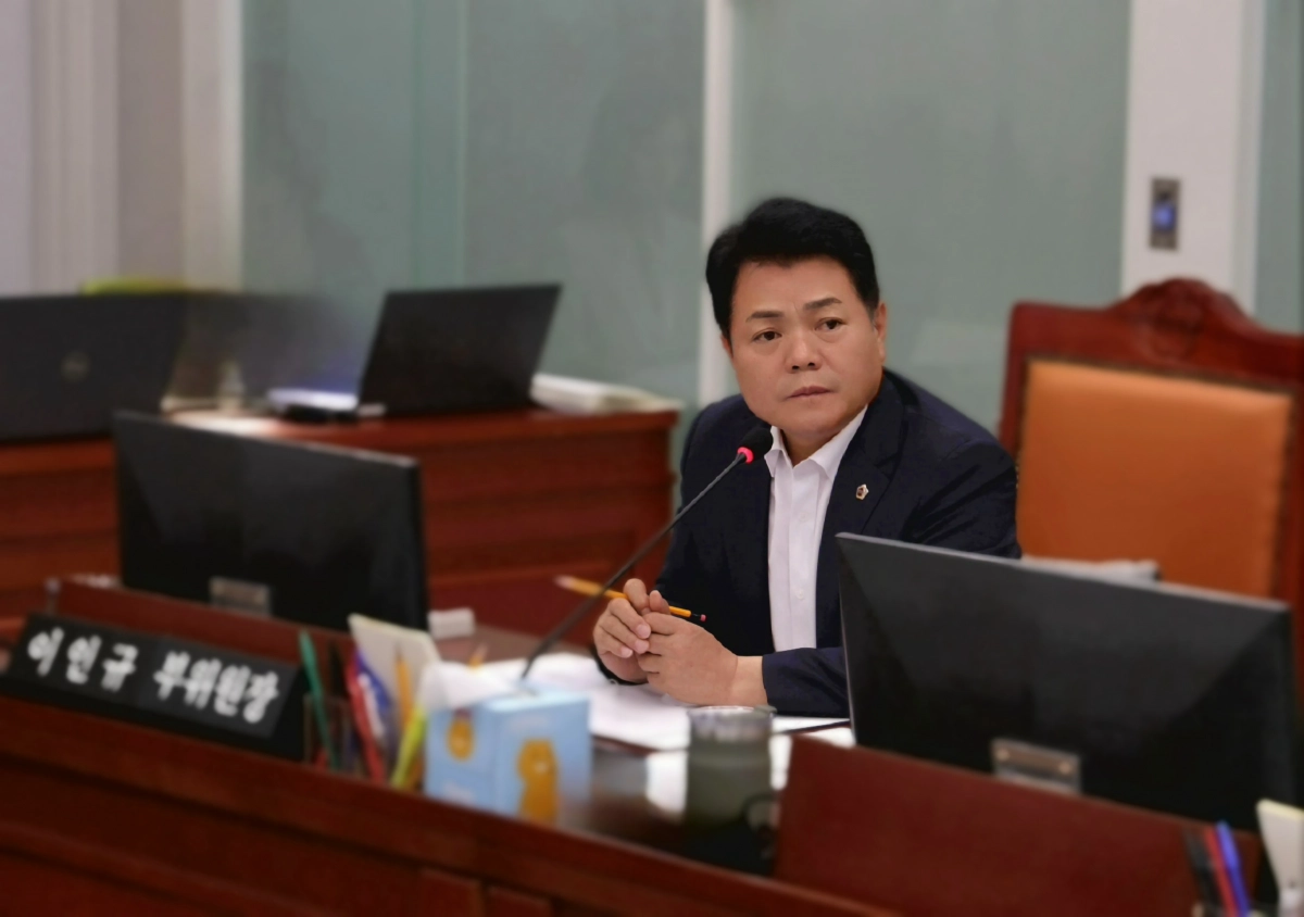 이인규 의원. 9월 10일 열린 제386회 임시회 교육기획위원회 심의에서 경기도교육청 AI 디지털교과서 구독료 예산 이용, 성급한 정책 추진 중단 촉구. (사진=경기도의회)