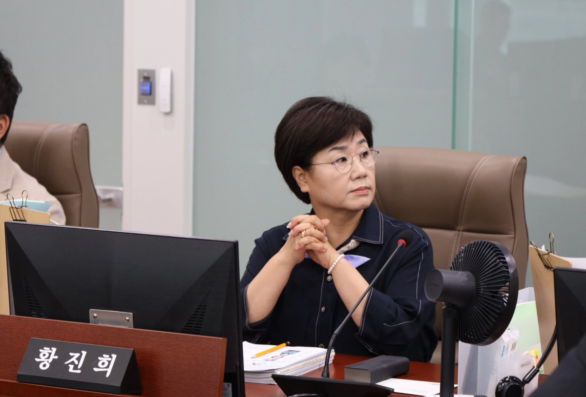 교육행정위원회 황진희 의원. 9월 10일 열린 제386회 임시회 교육행정위원회 회의에서 반복되는 학교 하자 문제, 교육청 예산 구조 개선 촉구. (사진=경기도의회)