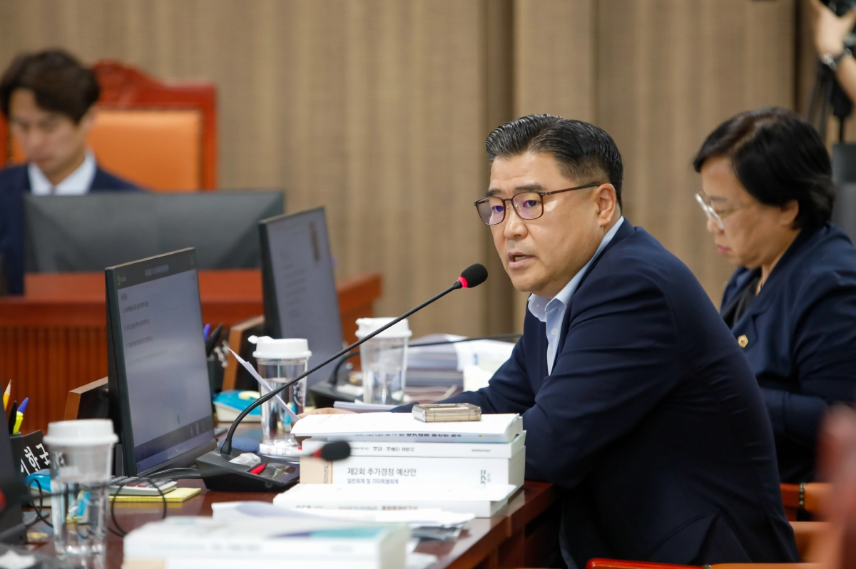 문화체육관광위원회 이한국 의원. 9월 10일 제386회 임시회 문화체육관광위원회 상임위원회 추가경정예산안 심사. 파주시의 문화체육관광부 공모사업 최종 선정 환영. 경기도 차원의 적극적인 지원 요청. (사진=경기도의회)