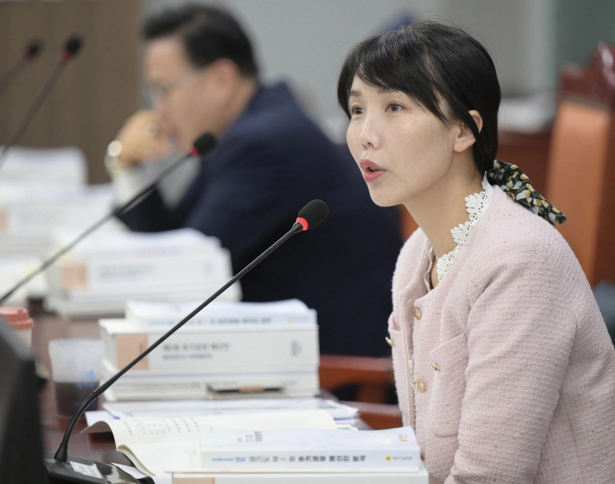이인애 의원. 9월 10일 열린 미래평생교육국(오광석 국장)에 대한 2025년 추가경정 예산안 심사에서 ‘경기도 청년기본소득’의 감액에 대해 지적. (사진=경기도의회)