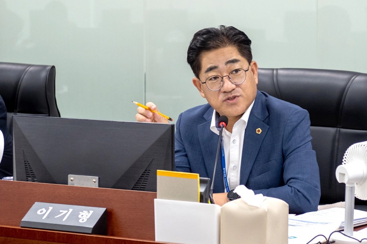 이기형 의원. 9월 10일 미래과학협력위원회에 제출된 ‘경기도 로봇산업 육성지원 사무의 위탁 동의안’ 심의 과정에서 지역·수요 균형을 고려한 사업 운영의 필요성 강조. (사진=경기도의회)