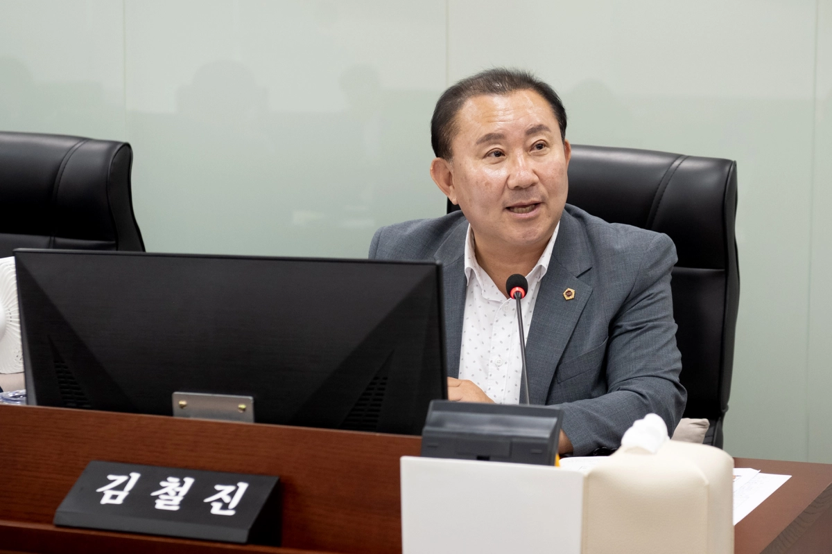 김철진 의원(미래과학협력위원회). 9월 10일 경기도의회 미래과학협력위원회에서 ‘경기도 로봇산업 육성지원 사무의 위탁 동의안’에 대해 심도 있는 재검토 촉구. (사진=경기도의회)