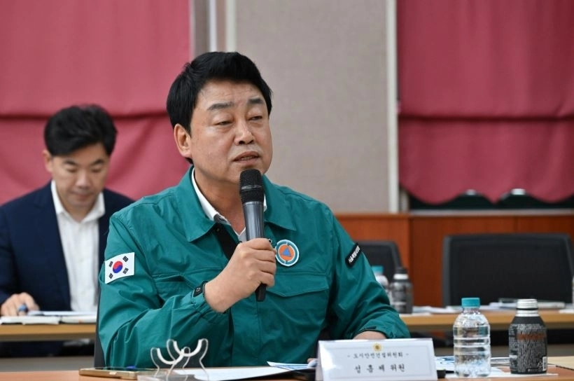 332회 임시회에서 질의 중인 성흠제 의원