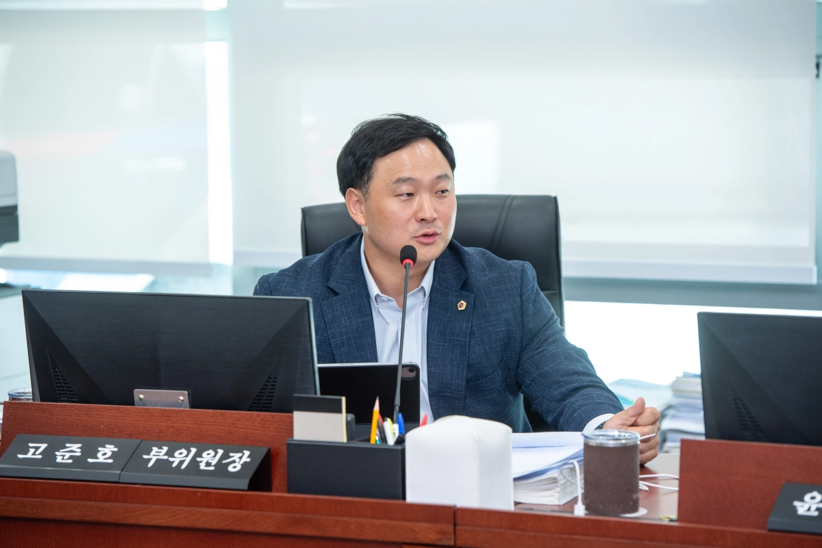 고준호 의원. 9월 10일 열린 경기도의회 제386회 임시회 보건복지위원회 회의에서 설립 취지에 맞지 않는 경기도사회서비스원의 운영 실태 지적. (사진=경기도의회)