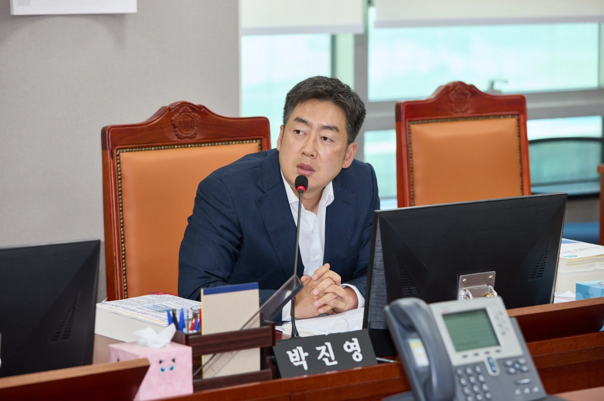박진영 의원(기획재정위원회). 9월 9일 제386회 임시회 기획재정위원회. SOC(사회간접자본) 예산 감액 보도 관련 문제 제기. 재난·안전 관련 사업 우선 집행 촉구. (사진=경기도의회)