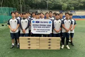 SSG 한유섬, 대통령배·봉황대기 우승 경남고 후배들에 방망이 기부