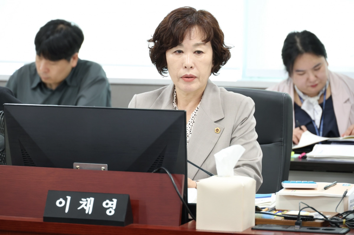 의회운영위원회 및 경제노동위원회, 국민의힘 교섭단체 정책수석 이채영 의원. 9월 10일 제386회 임시회 추가경정예산안 심의에서 주요 사업 추진과 예산 집행 과정 문제점 지적. (사진-경기도의회)