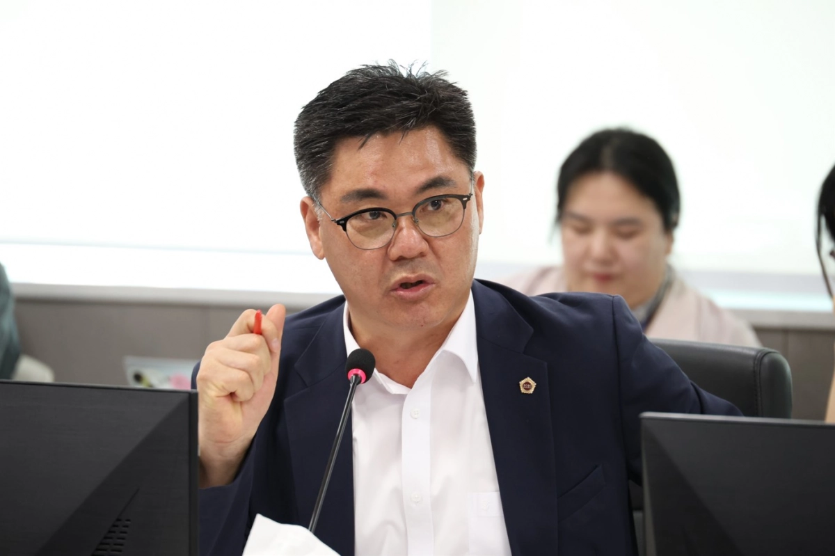 경제노동위원회 정하용 의원. 9월 10일 제385회 임시회 추가경정예산안 심의에서 경기도 중장년 계속고용지원금 신설 및 배달특급 홍보비 증액 문제 지적. (사진=경기도의회)