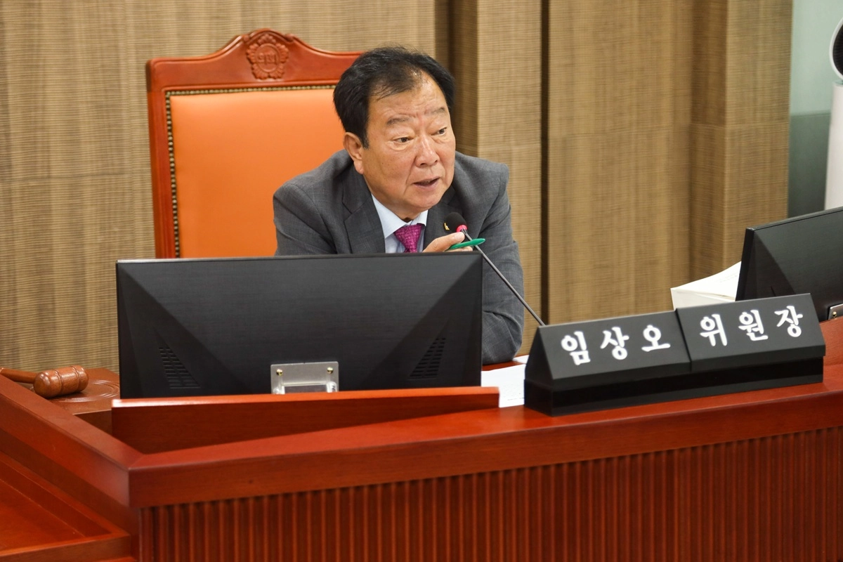 안전행정위원회 임상오 위원장. 9월 10일 제386회 임시회 추경 예산안 심사에서 불용소방차량 개발도상국 지원 사업의 전략적 확대와 체계적 추진 촉구. (사진=경기도의회)