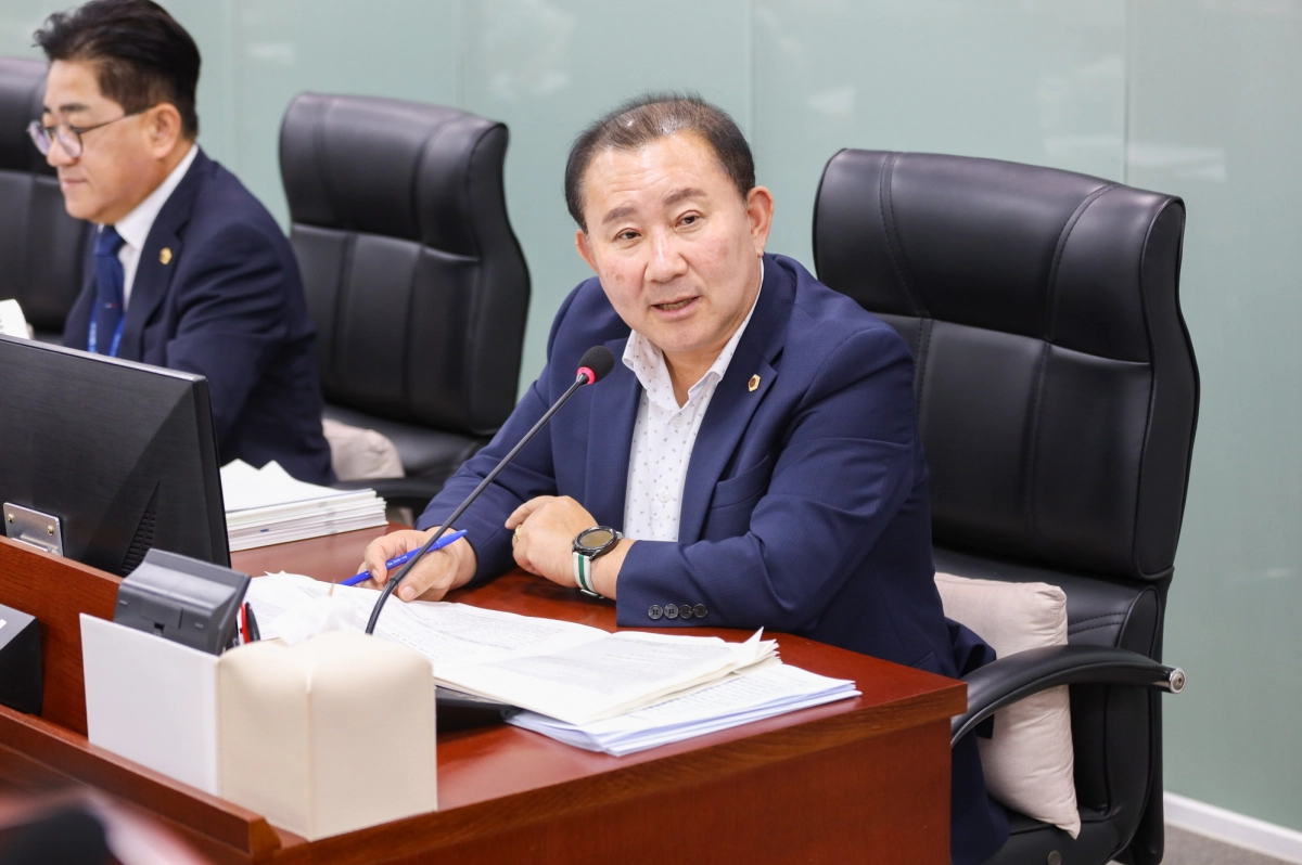 미래과학협력위원회 김철진 의원. 9월 11일 제386회 임시회 경기도의회 미래과학협력위원회 상임위원회에서 경기도 핵심 수출 지원사업 위축 강하게 지적. (사진=경기도의회)
