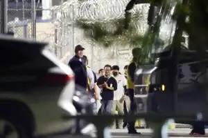 美 구금 한국인 석방… 316명 오늘 귀국한다