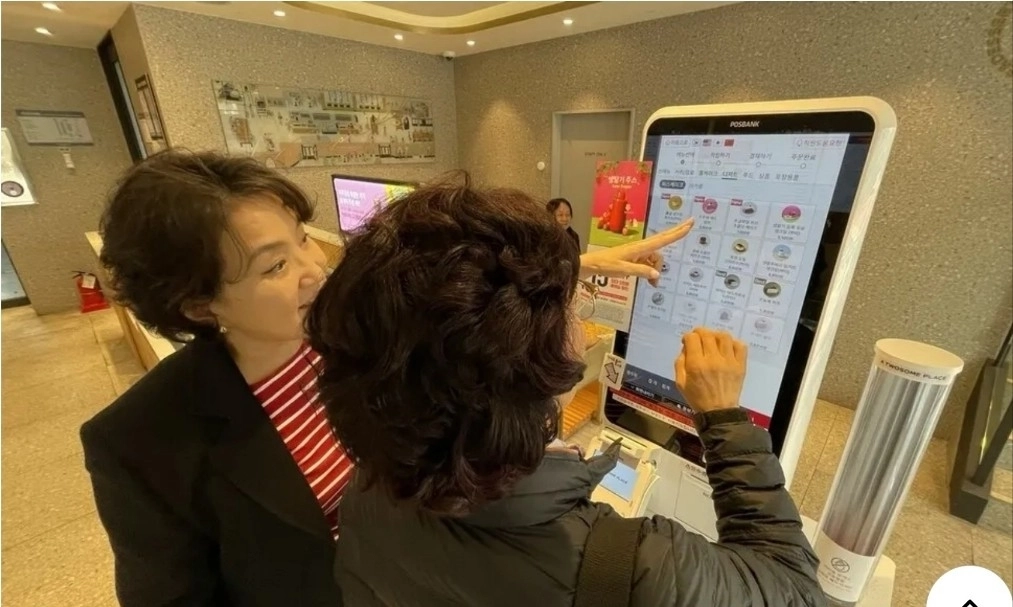 송파디지털나눔단의 활동 모습.  송파구 제공