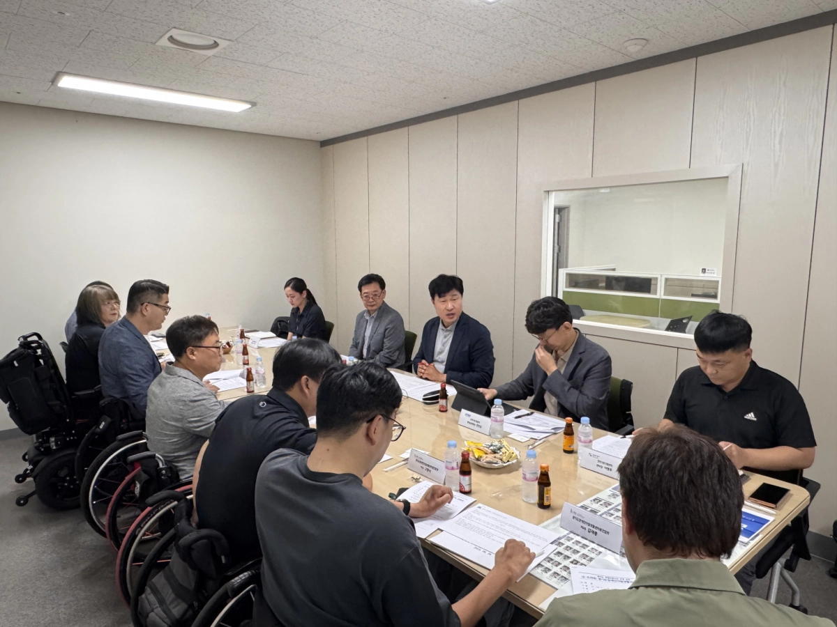 이영주 의원(건설교통위원회)이 9월 11일 경기도의회 양주상담소에서 장애인 이동권 확대를 위한 경기도 특별교통수단 운영 관련 정담회를 진행하고 있다. (사진=경기도의회)