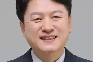 이 대통령, 한의사 주치의에 윤성찬 대한한의사협회 회장 위촉
