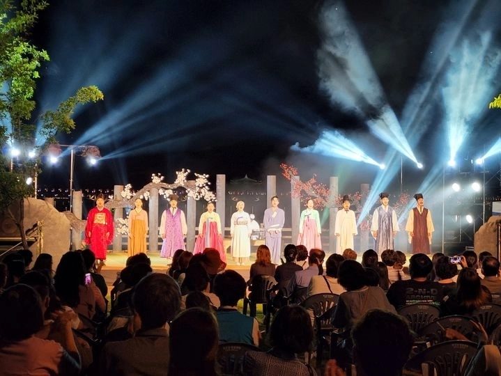 실경 뮤지컬 ‘퇴계연가’ 공연 모습. 안동시 제공