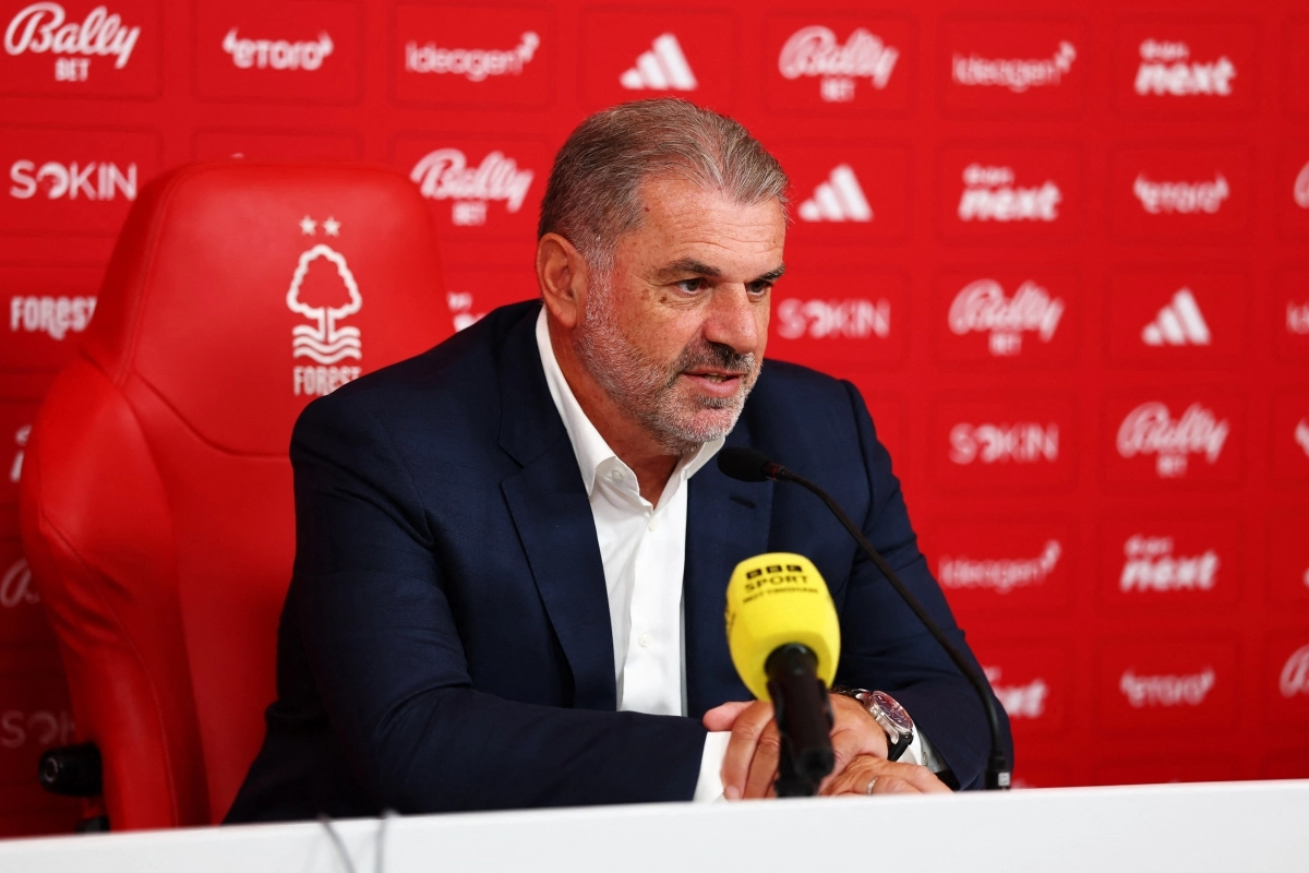 안지 포스테코글루 감독이 11일(현지시간) 열린 잉글랜드 프리미어리그(EPL) 노팅엄 포리스트 사령탑 부임 기자회견에서 시즌 각오를 밝히고 있다. 로이터 연합뉴스