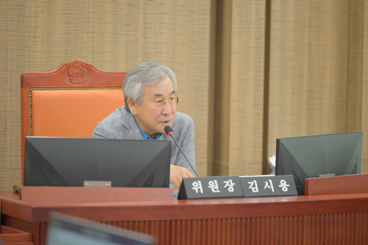도시환경위원회 김시용 위원장. 9월 11일, 제386회 임시회 2025년 경기도 추가경정예산안 심사에서 전세보증금 반환보증 지원 축소 문제점 지적. (사진=경기도의회)