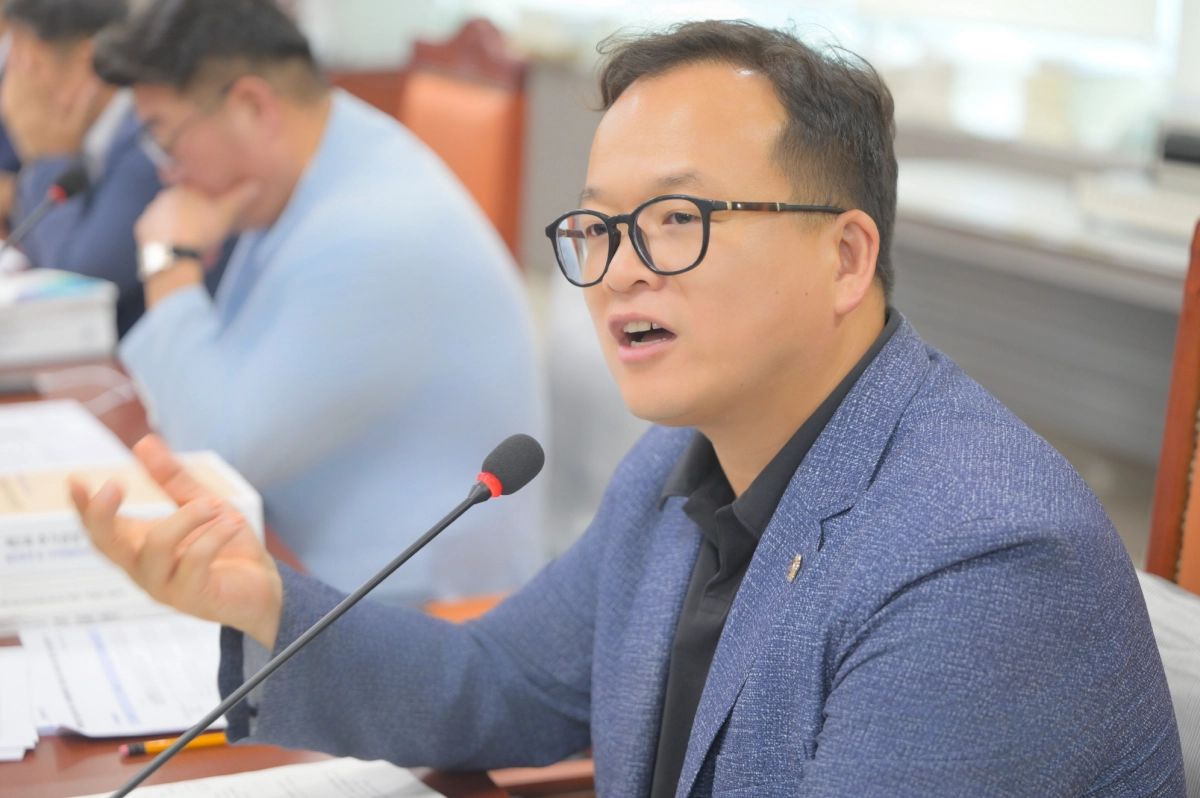 도시환경위원회 임창휘 의원. 9월 11일 제386회 임시회 도시환경위원회 추가경정예산안 심사에서 SOC 대개발 사업의 차질 없는 추진을 강력 촉구. (사진=경기도의회)