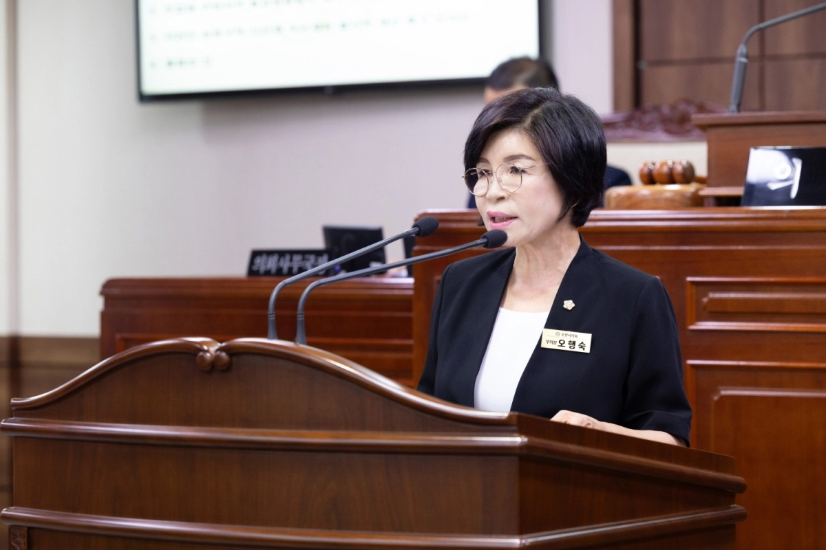 오행숙(더불어민주당, 승주·주암·송광·서·황전·월등) 순천시의원이 ‘주암댐 주변 지역 환경영향조사 촉구 건의안’을 발의하고 있다.