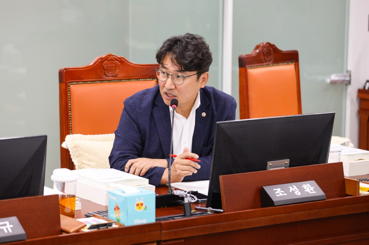 운영위원회 조성환 기획재정위원장. 9월 12일 제386회 임시회 운영위원회 추경예산안 심의에서 후생복지 사업과 소통협치 관련 사업의 운영 실태 점검 및 개선 촉구. (사진=경기도의회)