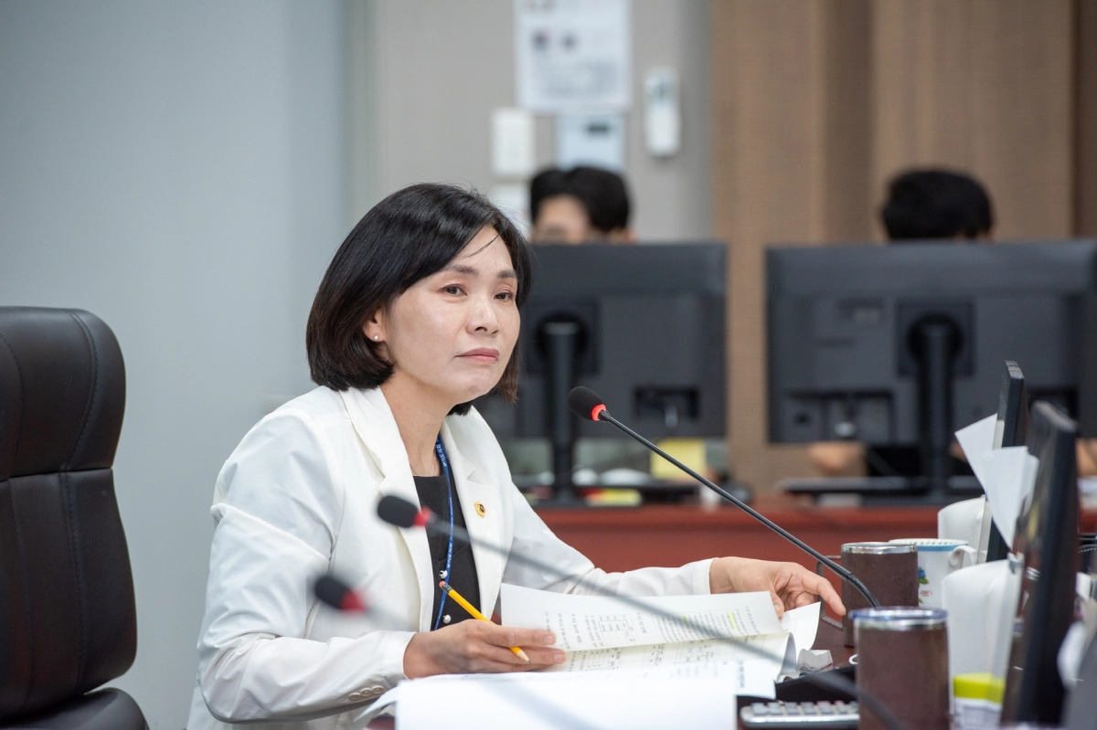 보건복지위원회 황세주 부위원장. 9월 11일에 열린 2025년도 경기도 보건건강국 추가경정예산안 심사에서 경기도의료원 임금체불 문제에 깊은 우려 표명. 신속하고 경기도의 적극적인 지원 촉구. (사진=경기도의회)